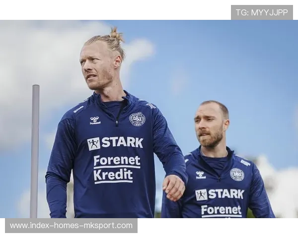 AC米兰防守一对一：后卫群进行近身盯人实战训练