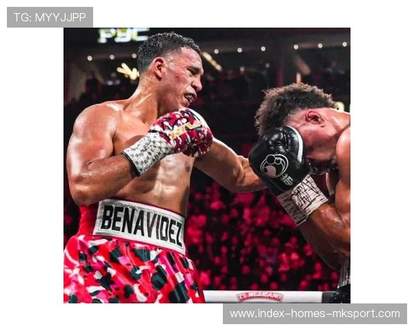 比沃尔重拳击退贝特比耶夫，三番战震碎拳坛