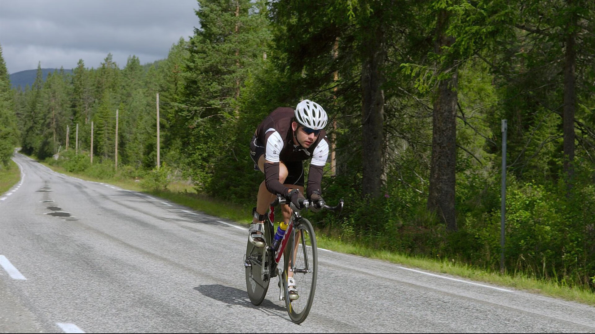 弗拉门戈高位压迫奏效，多次抢断反击，弗拉门戈技法