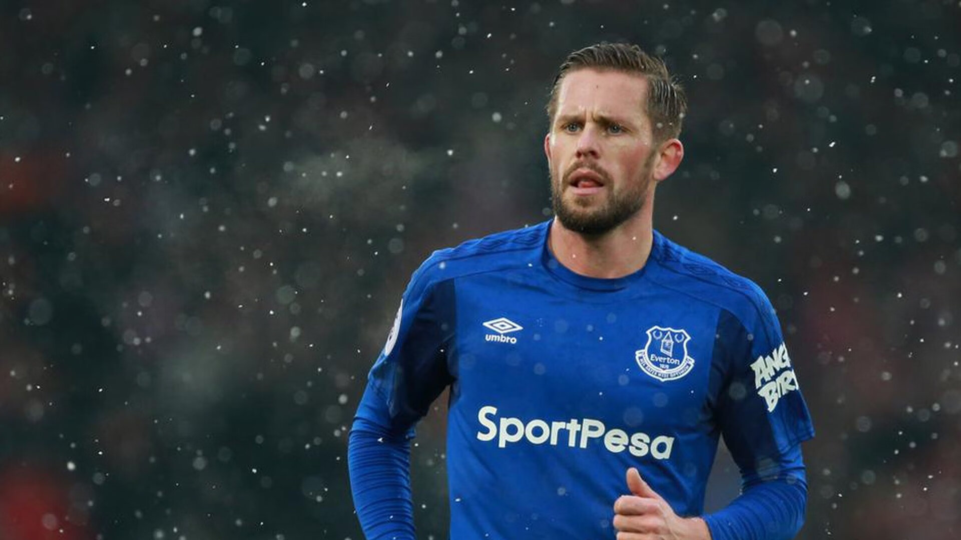 曼联在主场迎来关键胜利，积分榜前列稳固